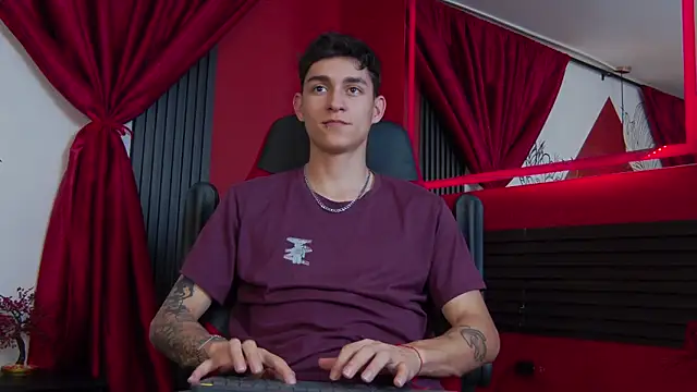 Snapshot of LukeSavagge chatting on October 30, 2025, 12:39 pm LukeSavagge online show from October 30, 2025, 12:39 pm