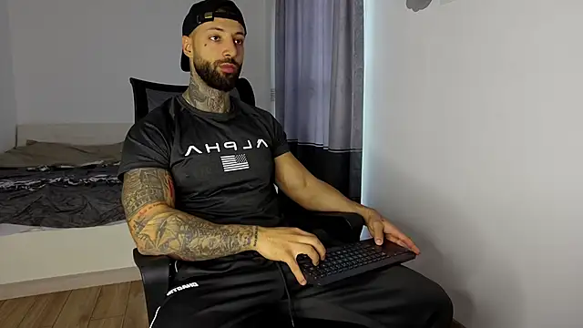 MasculineGuy99 online show from November 6, 2025, 6:58 am