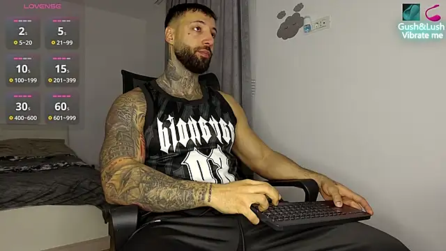 MasculineGuy99 online show from November 16, 2025, 5:13 am