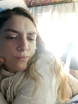 Almitaa02 online show from November 21, 2025, 8:18 pm