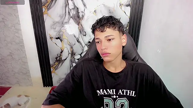 Im david02 online show from December 1, 2025, 1:05 pm