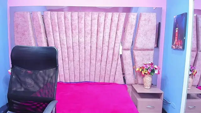 sarah sweett  online show from October 6, 2025, 1:19 pm