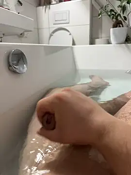 Snapshot of DomnHuan chatting on October 10, 2025, 6:40 pm DomnHuan online show from October 10, 2025, 6:40 pm