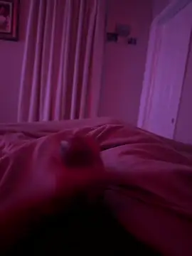 familia0210 online show from October 17, 2025, 4:09 pm