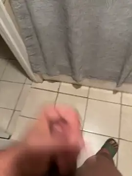 familia0210 online show from November 29, 2025, 11:52 pm