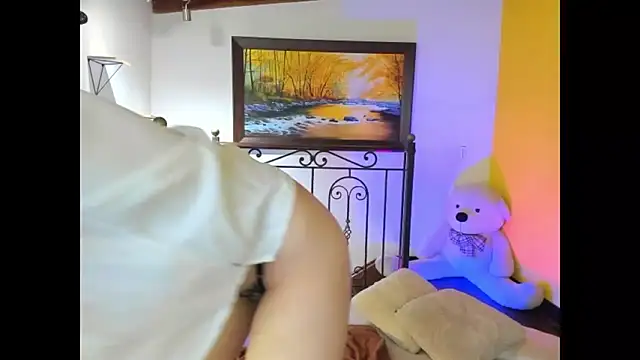 Zulyhenao online show from November 23, 2025, 6:13 am