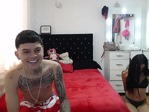 Snapshot of Julieta_and_james chatting on October 8, 2025, 9:12 pm Julieta and james online show from October 8, 2025, 9:12 pm