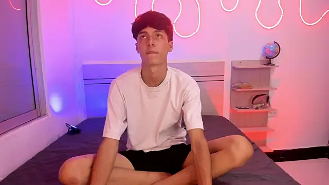 Snapshot of luccas_ferreira chatting on November 2, 2025, 7:05 pm luccas ferreira online show from November 2, 2025, 7:05 pm