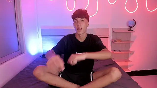 Snapshot of luccas_ferreira chatting on November 6, 2025, 7:15 pm luccas ferreira online show from November 6, 2025, 7:15 pm