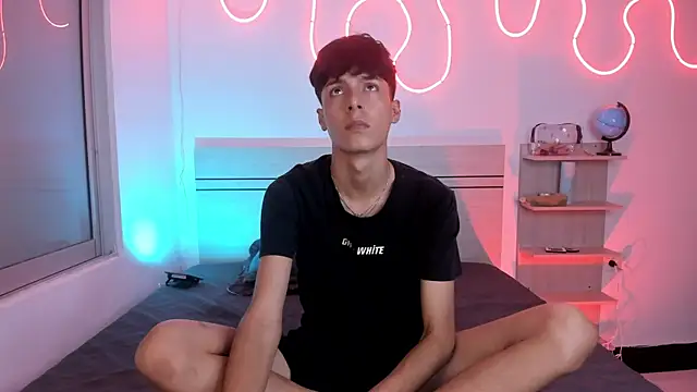 Snapshot of luccas_ferreira chatting on November 11, 2025, 7:03 pm luccas ferreira online show from November 11, 2025, 7:03 pm