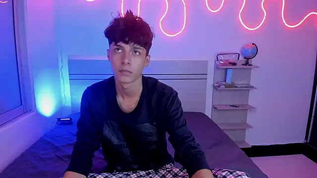 Snapshot of luccas_ferreira chatting on November 16, 2025, 7:08 pm luccas ferreira online show from November 16, 2025, 7:08 pm