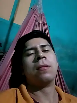 Snapshot of Travieso_loco9 chatting on October 14, 2025, 4:46 am Travieso loco9 online show from October 14, 2025, 4:46 am