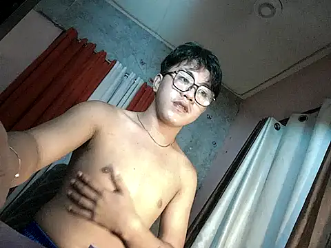 Snapshot of ur_fucking_rolly chatting on November 6, 2025, 2:18 pm ur fucking rolly online show from November 6, 2025, 2:18 pm