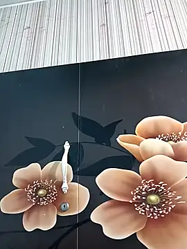 tulip-bae online show from October 18, 2025, 12:57 am