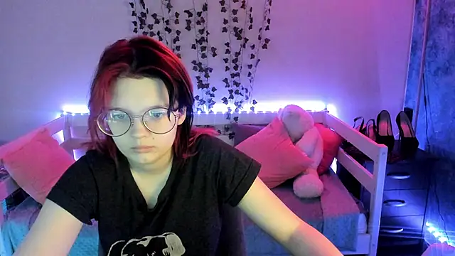 shy elina01 online show from November 25, 2025, 11:32 am