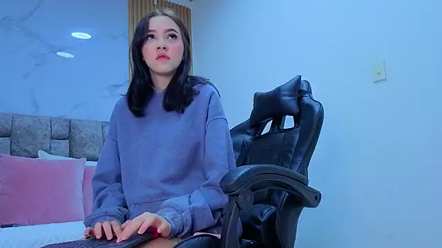 Snapshot of angel__kiss chatting on November 13, 2025, 11:31 am angel kiss online show from November 13, 2025, 11:31 am