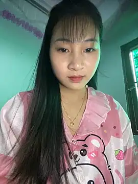 Snapshot of banlinh004 chatting on October 9, 2025, 5:16 am banlinh004 online show from October 9, 2025, 5:16 am