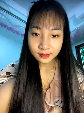 banlinh004 online show from November 11, 2025, 2:44 am