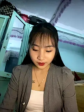 banlinh004 online show from December 18, 2025, 2:12 pm