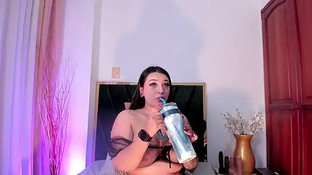 Snapshot of LilithEsme chatting on October 14, 2025, 11:49 pm LilithEsme online show from October 14, 2025, 11:49 pm