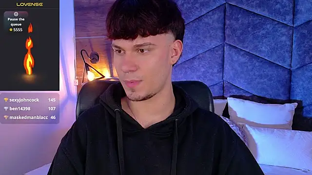 Snapshot of LiamThunder05_ chatting on October 29, 2025, 3:20 am LiamThunder05 online show from October 29, 2025, 3:20 am