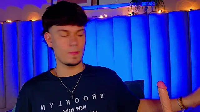 Snapshot of LiamThunder05_ chatting on November 3, 2025, 3:08 am LiamThunder05 online show from November 3, 2025, 3:08 am