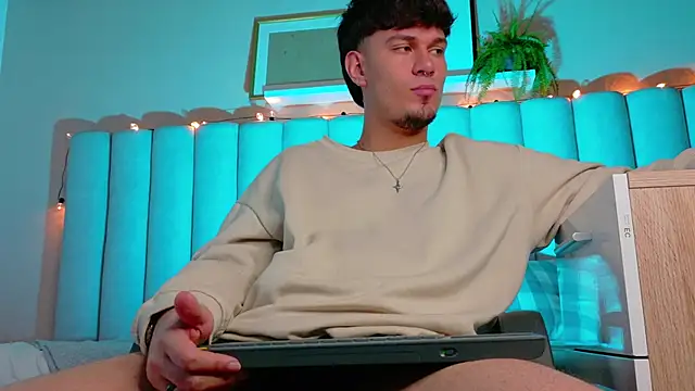 Snapshot of LiamThunder05_ chatting on November 8, 2025, 3:07 am LiamThunder05 online show from November 8, 2025, 3:07 am