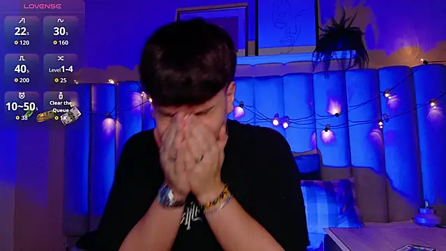 Snapshot of LiamThunder05_ chatting on November 11, 2025, 3:06 am LiamThunder05 online show from November 11, 2025, 3:06 am