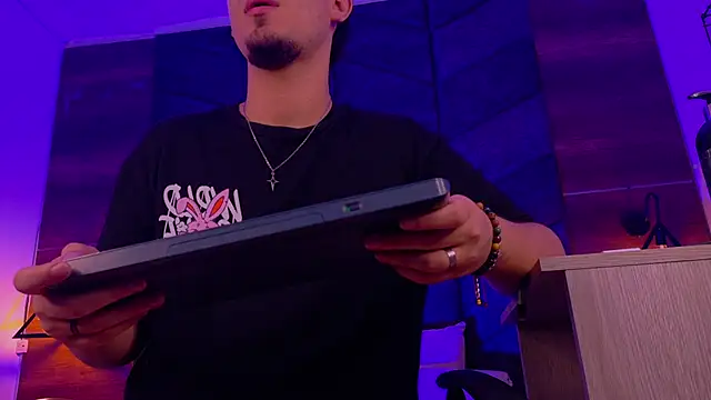 Snapshot of LiamThunder05_ chatting on November 12, 2025, 3:07 am LiamThunder05 online show from November 12, 2025, 3:07 am