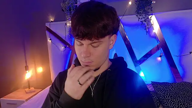 Snapshot of LiamThunder05_ chatting on November 19, 2025, 3:17 am LiamThunder05 online show from November 19, 2025, 3:17 am