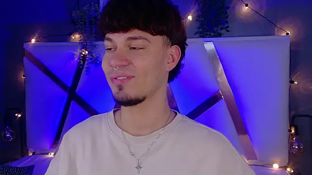 Snapshot of LiamThunder05_ chatting on November 21, 2025, 3:05 am LiamThunder05 online show from November 21, 2025, 3:05 am