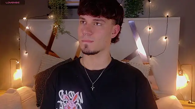 Snapshot of LiamThunder05_ chatting on November 21, 2025, 8:07 pm LiamThunder05 online show from November 21, 2025, 8:07 pm