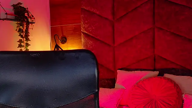 Snapshot of LiamThunder05_ chatting on November 26, 2025, 3:07 am LiamThunder05 online show from November 26, 2025, 3:07 am