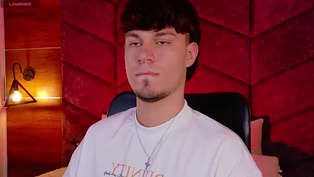 Snapshot of LiamThunder05_ chatting on November 29, 2025, 3:20 am LiamThunder05 online show from November 29, 2025, 3:20 am