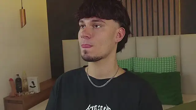 Snapshot of LiamThunder05_ chatting on December 2, 2025, 8:04 pm LiamThunder05 online show from December 2, 2025, 8:04 pm