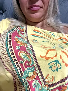 Snapshot of Daiana_Andra chatting on October 12, 2025, 8:52 pm Daiana Andra online show from October 12, 2025, 8:52 pm