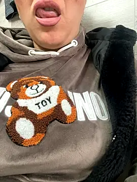 Snapshot of Daiana_Andra chatting on October 14, 2025, 2:51 pm Daiana Andra online show from October 14, 2025, 2:51 pm