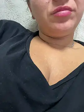 Snapshot of Daiana_Andra chatting on October 18, 2025, 10:21 pm Daiana Andra online show from October 18, 2025, 10:21 pm