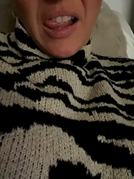 Snapshot of Daiana_Andra chatting on October 22, 2025, 7:35 pm Daiana Andra online show from October 22, 2025, 7:35 pm