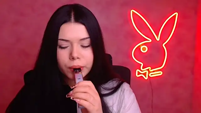 Mona Esty online show from December 3, 2025, 6:39 pm