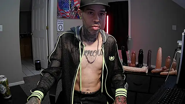 Snapshot of Michigan9000 chatting on November 17, 2025, 12:49 am Michigan9000 online show from November 17, 2025, 12:49 am