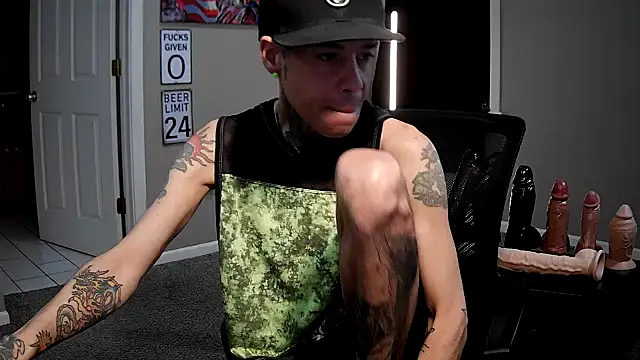 Snapshot of Michigan9000 chatting on November 27, 2025, 1:07 am Michigan9000 online show from November 27, 2025, 1:07 am