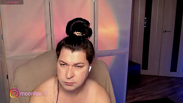 Snapshot of micromouse_mo chatting on October 26, 2025, 9:42 pm micromouse mo online show from October 26, 2025, 9:42 pm