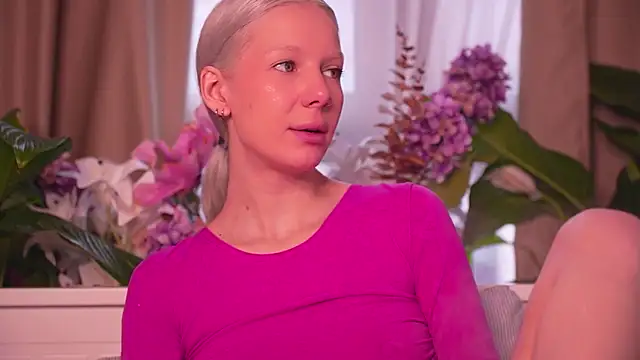 Snapshot of RanyThomson chatting on December 14, 2025, 11:04 am RanyThomson online show from December 14, 2025, 11:04 am