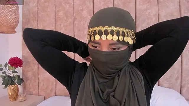 Snapshot of _alishaa_c chatting on October 25, 2025, 1:35 am alishaa c online show from October 25, 2025, 1:35 am