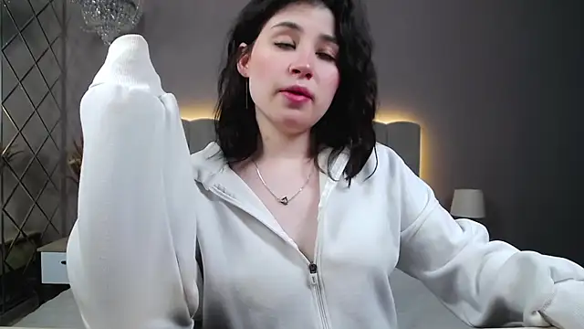 Snapshot of DianaMello chatting on November 6, 2025, 5:19 am DianaMello online show from November 6, 2025, 5:19 am