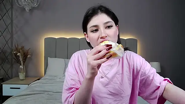 Snapshot of DianaMello chatting on November 15, 2025, 4:21 am DianaMello online show from November 15, 2025, 4:21 am