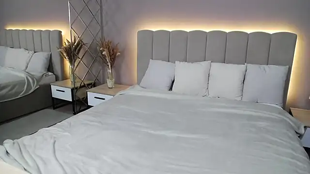 Snapshot of DianaMello chatting on November 27, 2025, 4:03 am DianaMello online show from November 27, 2025, 4:03 am