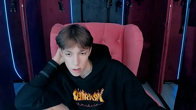 Snapshot of MarkBranston chatting on November 7, 2025, 3:12 pm MarkBranston online show from November 7, 2025, 3:12 pm