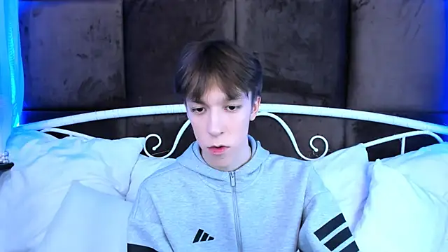 Snapshot of MarkBranston chatting on November 15, 2025, 2:46 pm MarkBranston online show from November 15, 2025, 2:46 pm